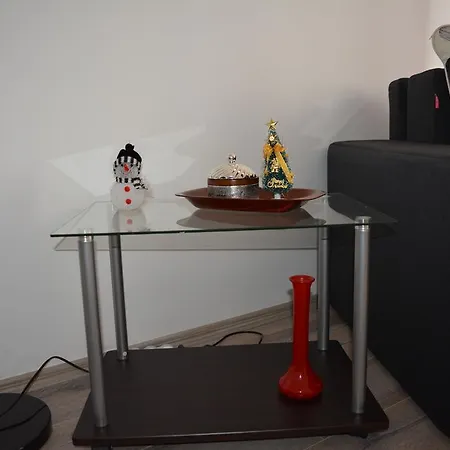 Orange Studio Apartment